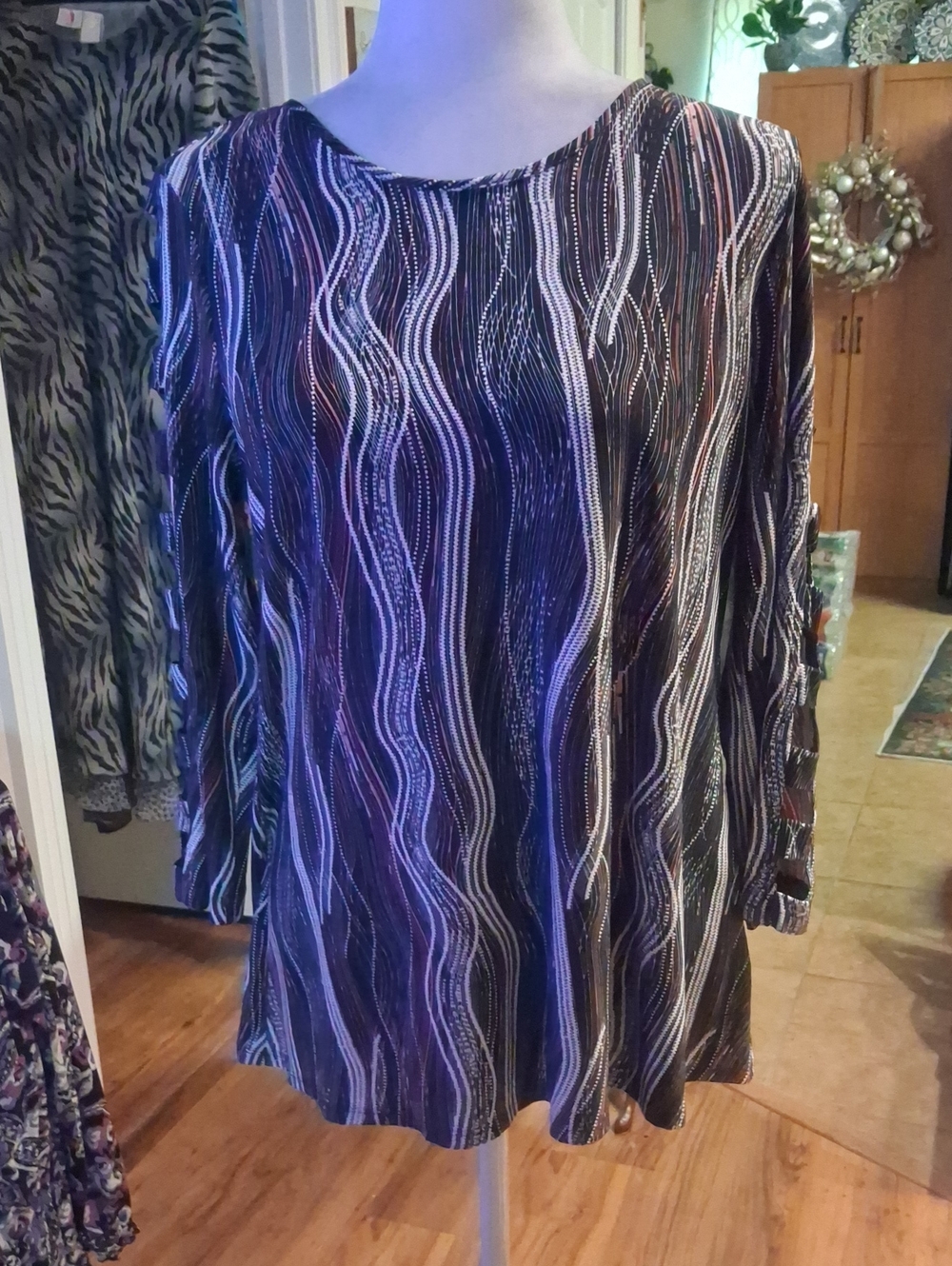 A Est 1946 Women’s Long Sleeve Wave-Print Top in Black and Purple Size XS